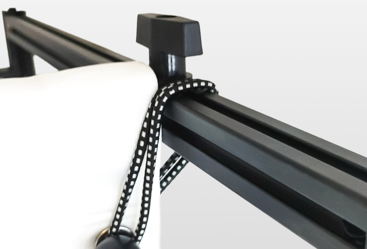 screen attachment point to metal frame